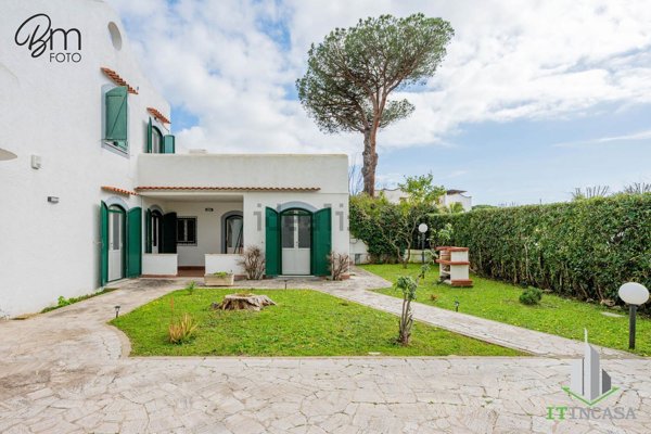 casa indipendente in vendita a Cerveteri in zona Cerenova