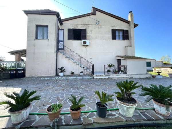 casa indipendente in vendita a Cerveteri in zona Ceri