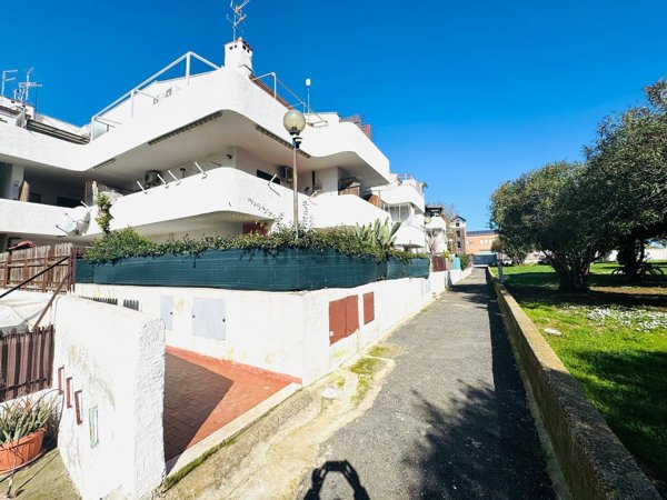 appartamento in vendita a Cerveteri in zona Marina di Cerveteri