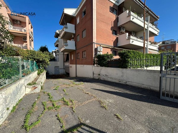 locale commerciale in vendita a Cerveteri in zona Campo di Mare