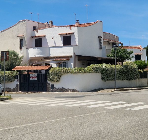 casa indipendente in vendita a Cerveteri in zona Cerenova