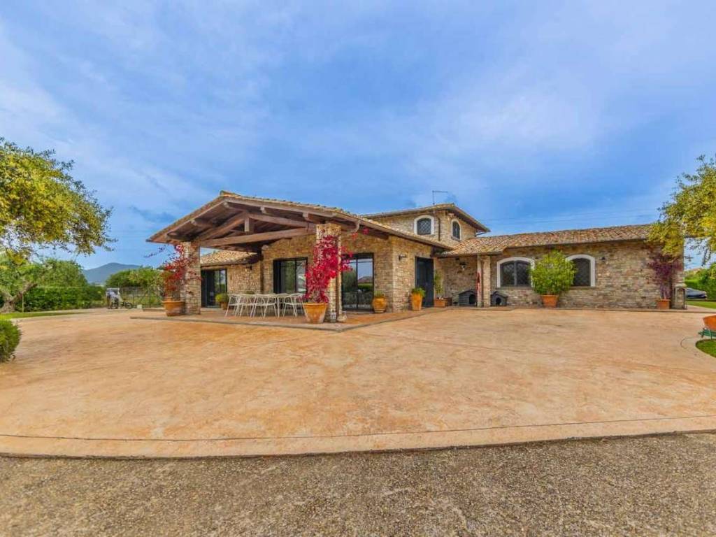 casa indipendente in vendita a Cerveteri