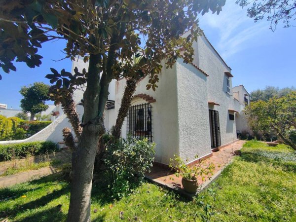 casa indipendente in vendita a Cerveteri in zona Marina di Cerveteri