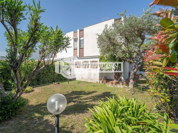 casa indipendente in vendita a Cerveteri in zona Marina di Cerveteri