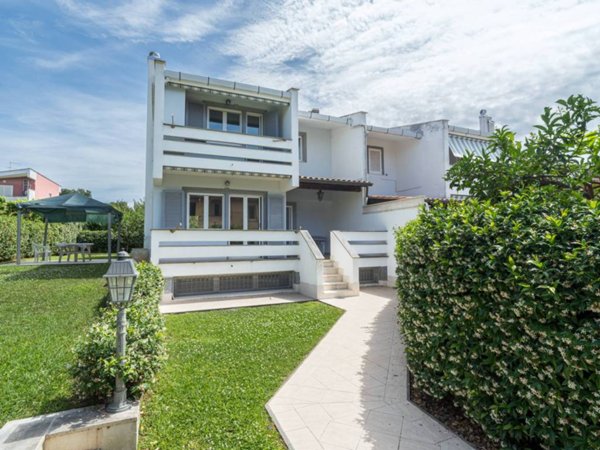 casa indipendente in vendita a Cerveteri in zona Ceri