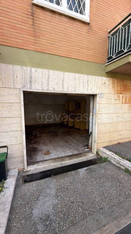 locale di sgombero in vendita a Cerveteri in zona Cerenova