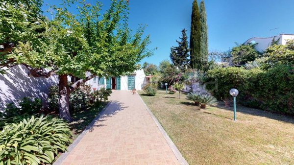 casa indipendente in vendita a Cerveteri in zona Marina di Cerveteri