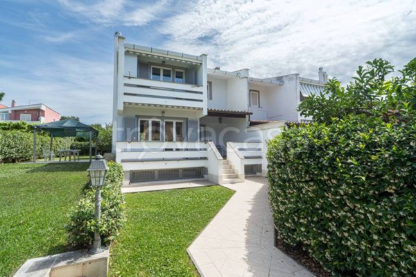 casa indipendente in vendita a Cerveteri in zona Valcanneto