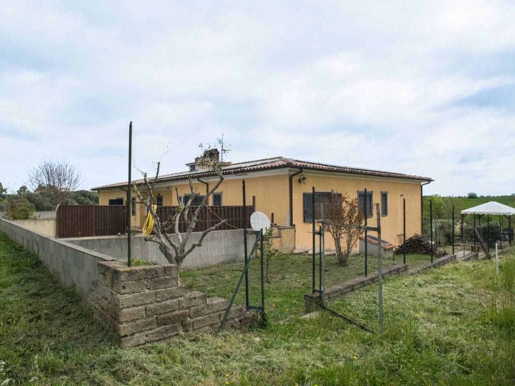 casa indipendente in vendita a Cerveteri in zona Ceri