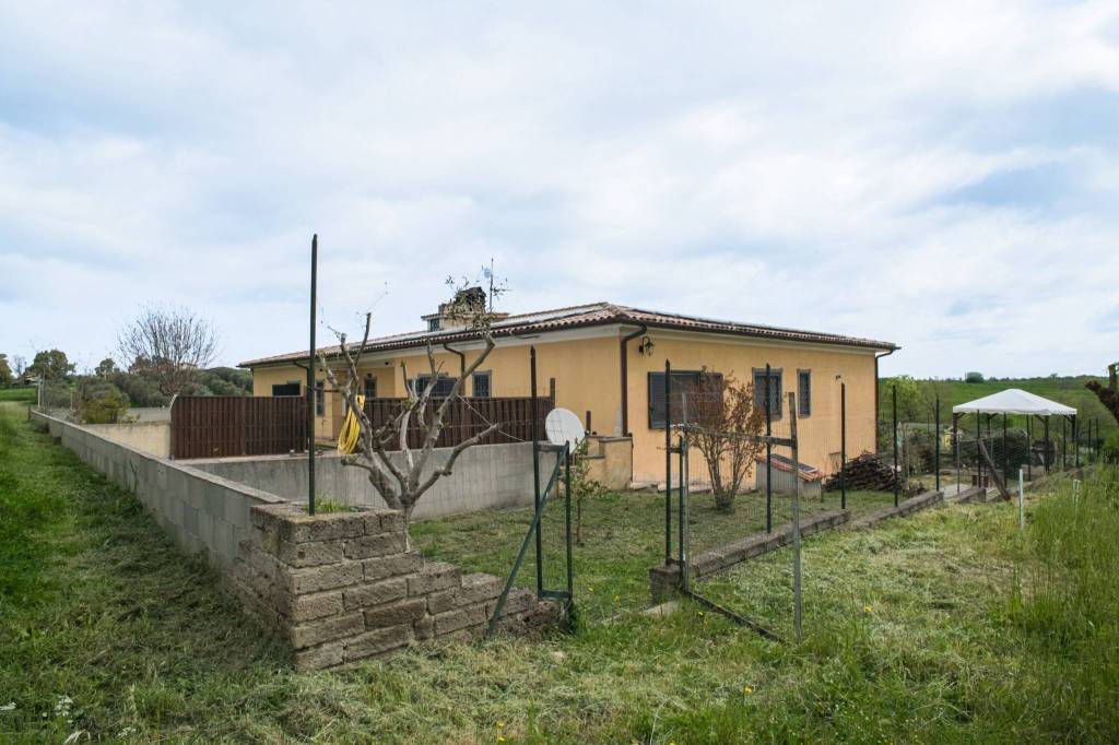 casa indipendente in vendita a Cerveteri in zona Ceri