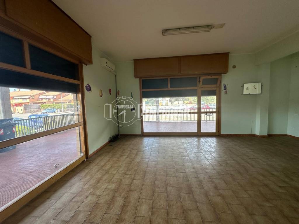 negozio in vendita a Cerveteri in zona Zambra