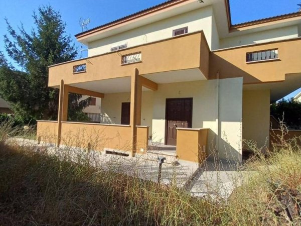 casa indipendente in vendita a Cerveteri in zona Zambra