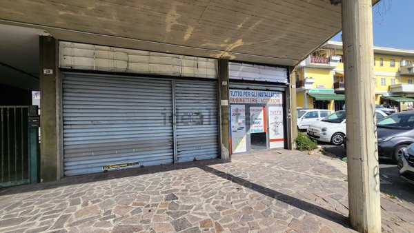locale commerciale in vendita a Cerveteri