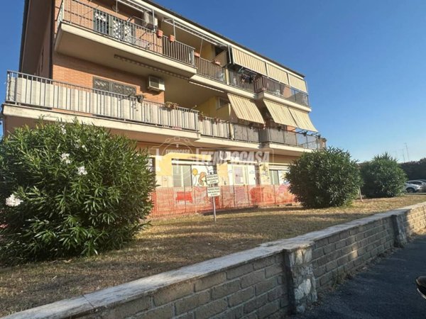 locale commerciale in vendita a Cerveteri in zona Zambra