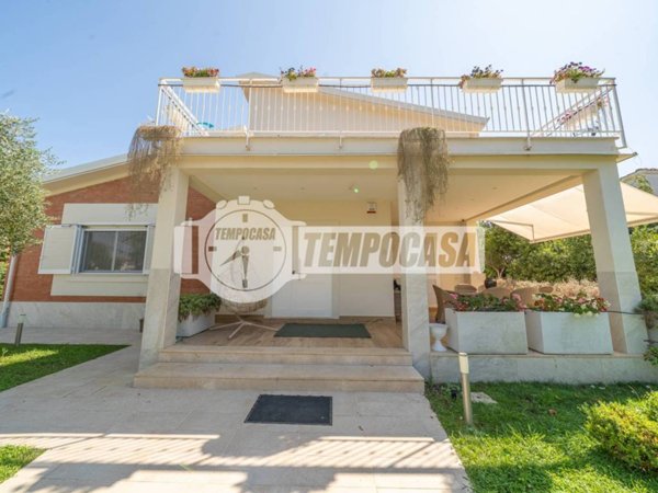 casa indipendente in vendita a Cerveteri in zona Marina di Cerveteri
