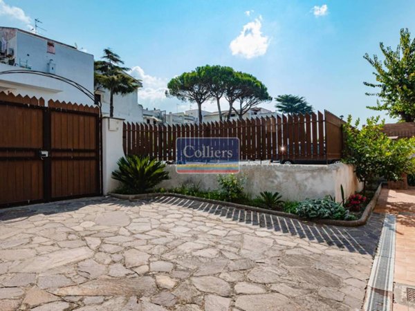 appartamento in vendita a Cerveteri in zona Marina di Cerveteri