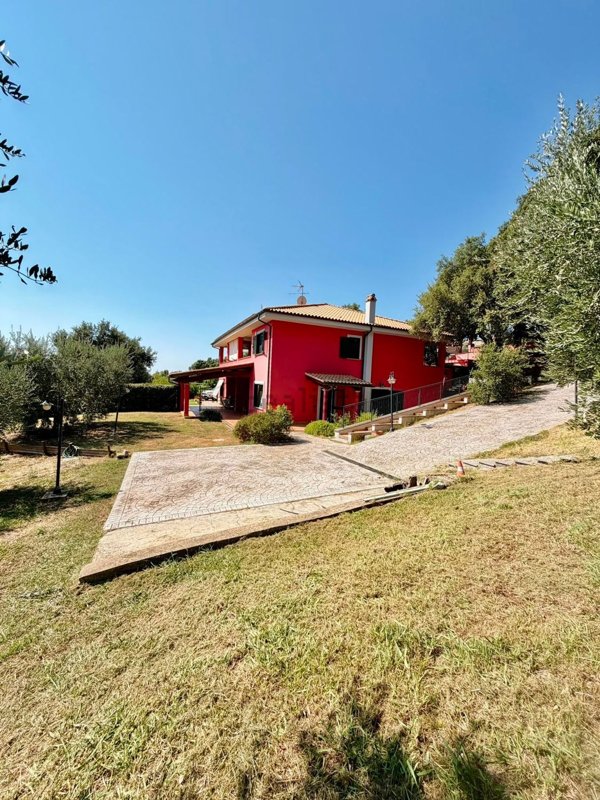casa indipendente in vendita a Cerveteri in zona Cerqueto