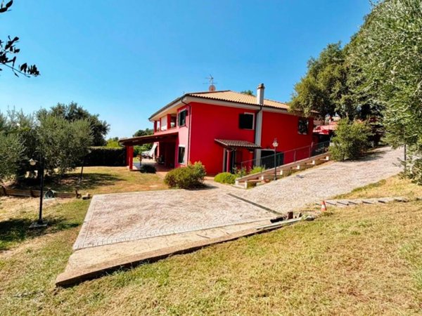 casa indipendente in vendita a Cerveteri in zona Cerqueto