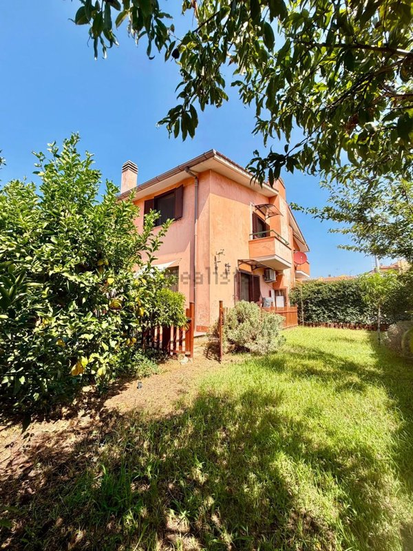casa indipendente in vendita a Cerveteri in zona Zambra