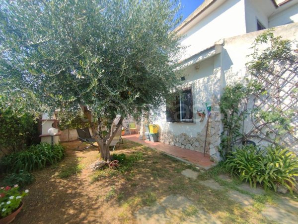 casa indipendente in vendita a Cerveteri in zona Marina di Cerveteri