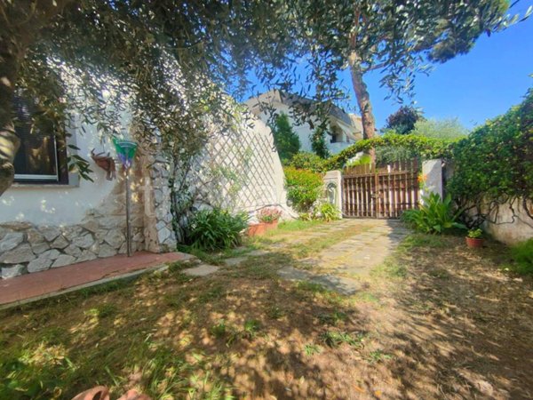 casa indipendente in vendita a Cerveteri in zona Marina di Cerveteri