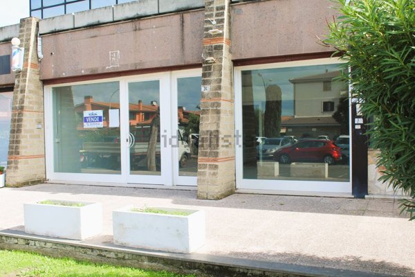 locale commerciale in vendita a Cerveteri in zona Zambra
