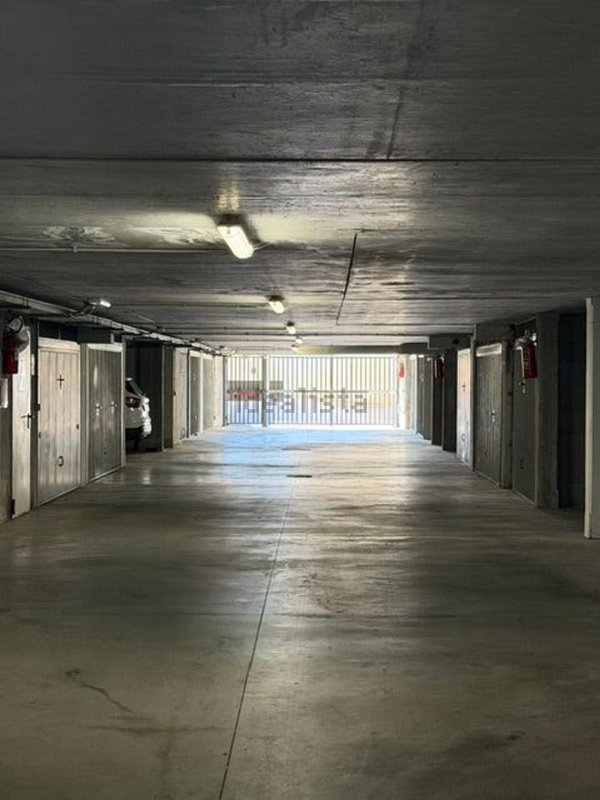 locale di sgombero in vendita a Cerveteri in zona Zambra