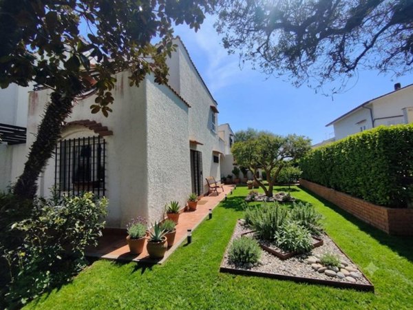 casa indipendente in vendita a Cerveteri in zona Marina di Cerveteri