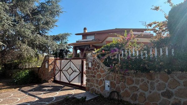 casa indipendente in vendita a Cerveteri in zona Valcanneto
