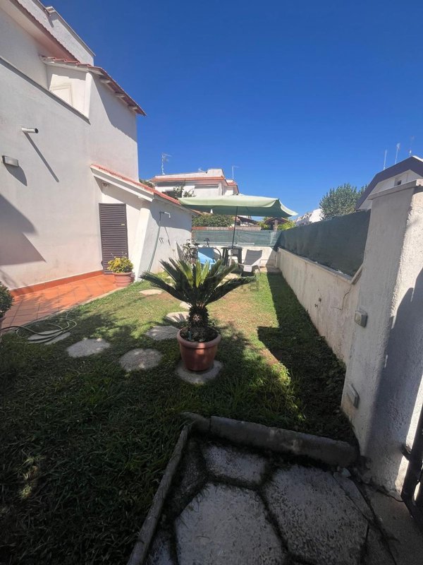 casa indipendente in vendita a Cerveteri