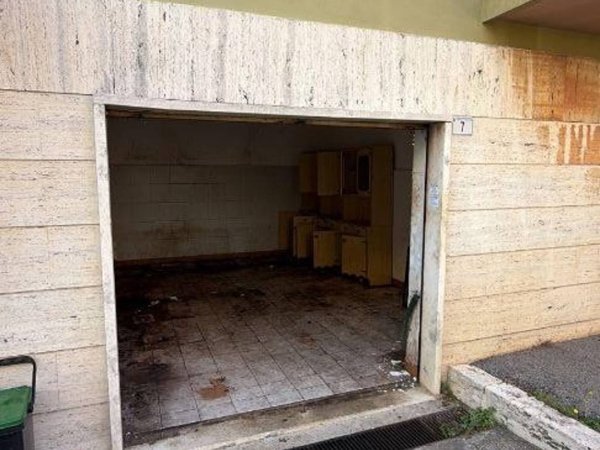 locale di sgombero in vendita a Cerveteri