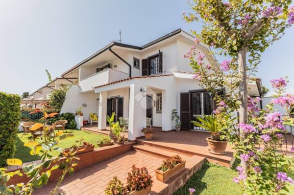 casa indipendente in vendita a Cerveteri in zona Marina di Cerveteri