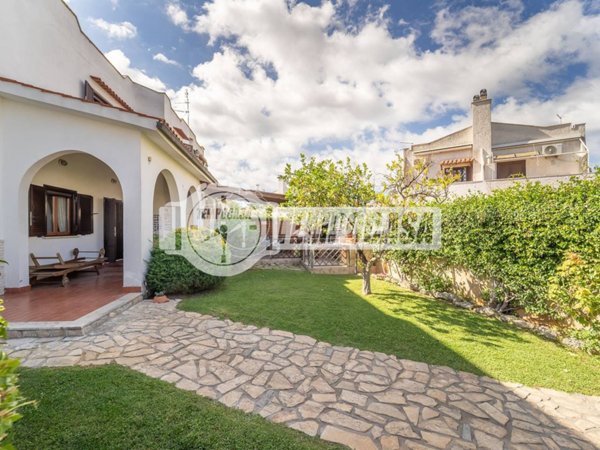 casa indipendente in vendita a Cerveteri in zona Cerenova