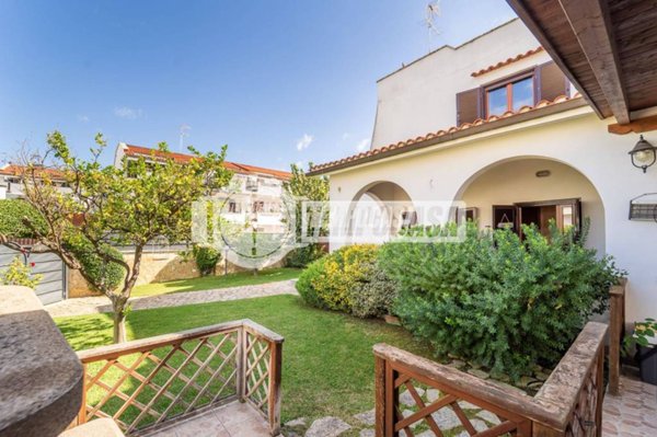 casa indipendente in vendita a Cerveteri in zona Marina di Cerveteri
