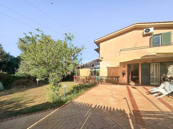 casa indipendente in vendita a Cerveteri in zona Zambra