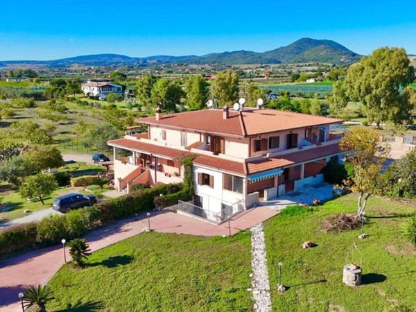 casa indipendente in vendita a Cerveteri in zona Cerqueto