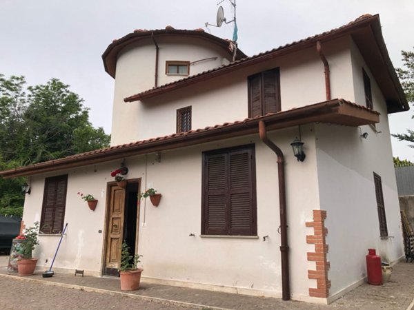 casa indipendente in vendita a Cineto Romano