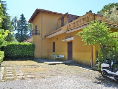 casa indipendente in vendita a Cineto Romano