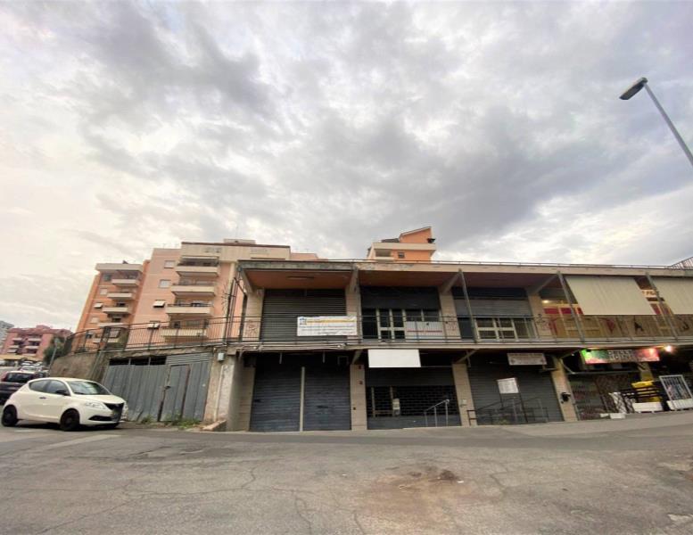 locale commerciale in vendita a Civitavecchia