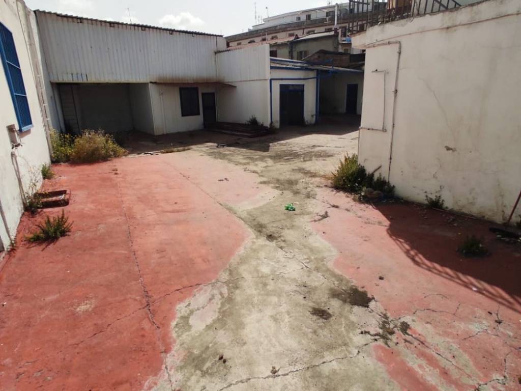 negozio in vendita a Civitavecchia