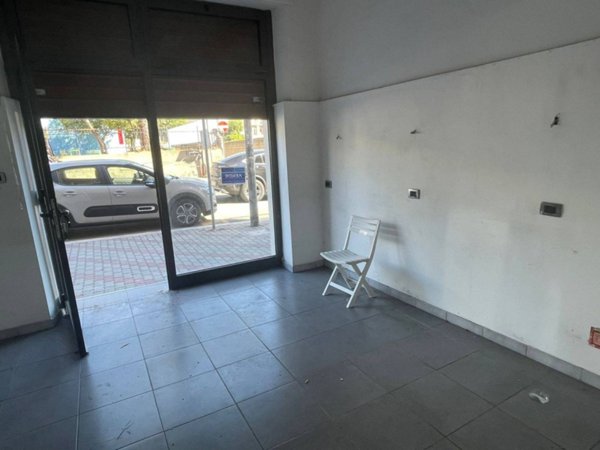 negozio in vendita a Civitavecchia