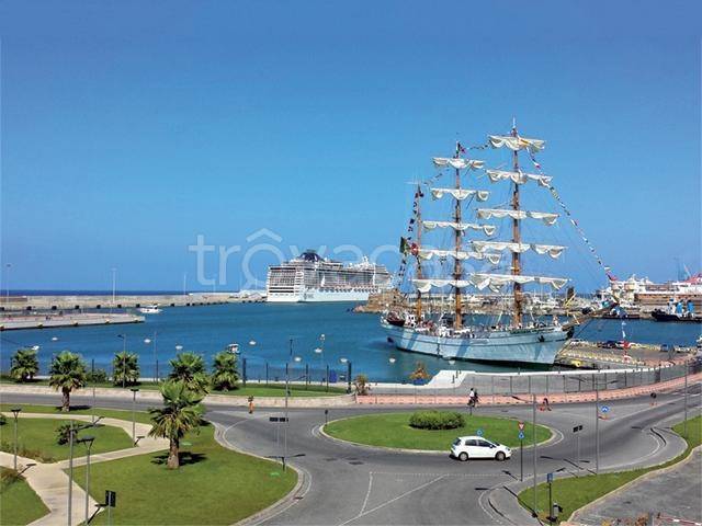 negozio in vendita a Civitavecchia