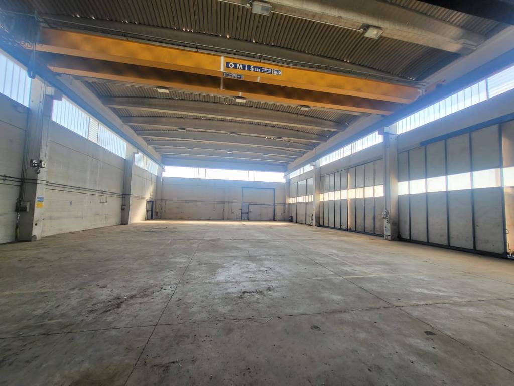locale commerciale in vendita a Civitavecchia in zona Aurelia