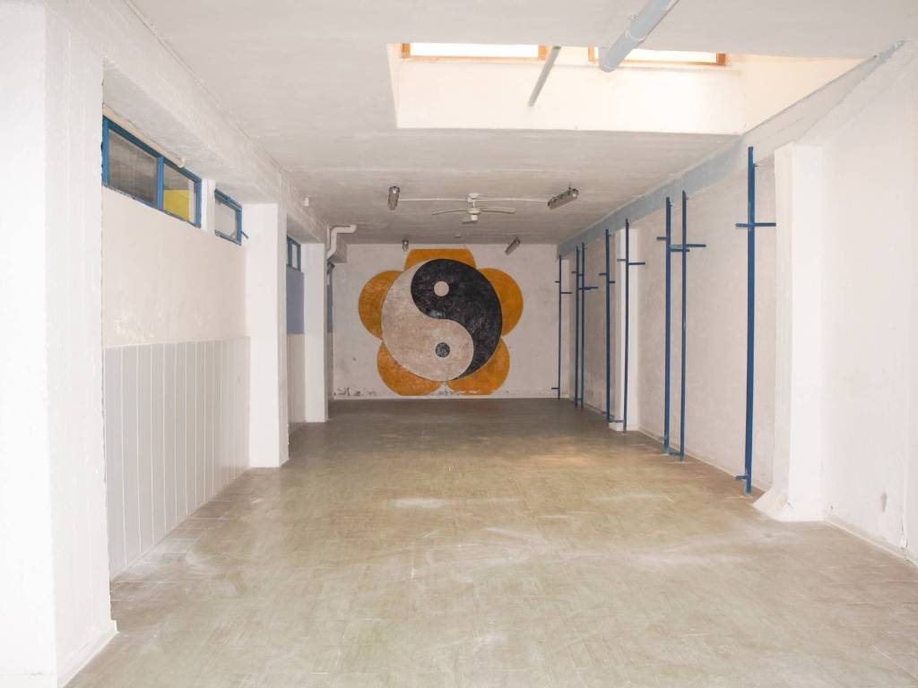 negozio in vendita a Civitavecchia
