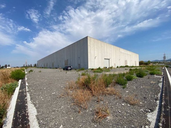 locale commerciale in vendita a Civitavecchia in zona Aurelia