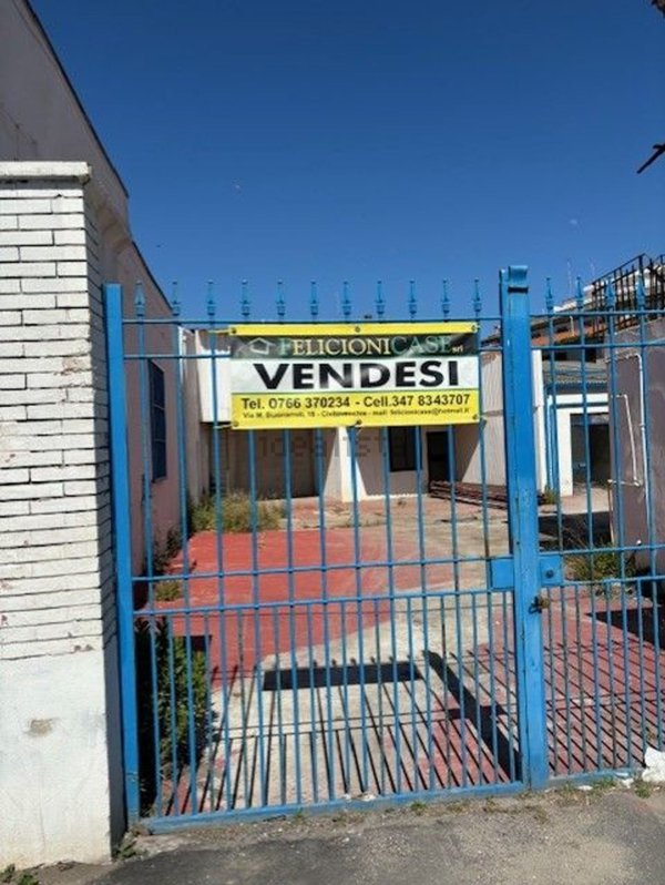 locale commerciale in vendita a Civitavecchia