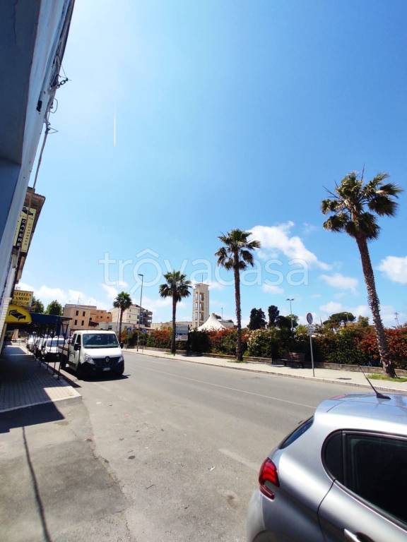 negozio in vendita a Civitavecchia
