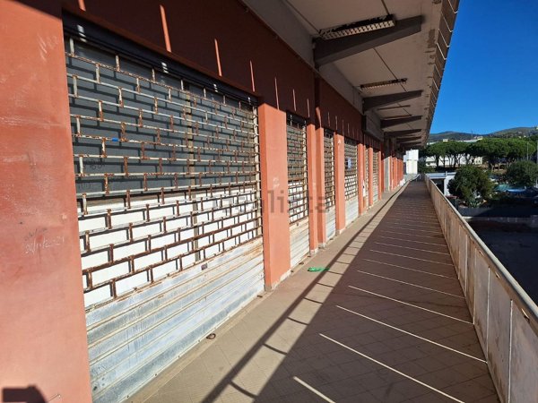 locale commerciale in vendita a Civitavecchia