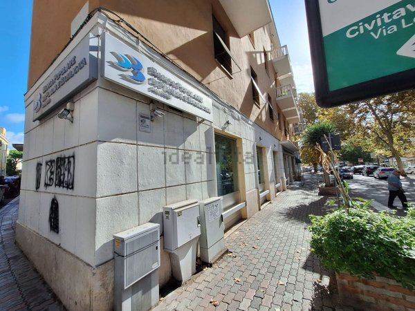 locale commerciale in vendita a Civitavecchia