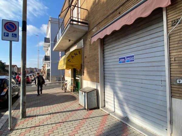 negozio in vendita a Civitavecchia